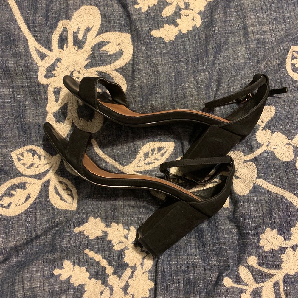 Steve Madden black heels. Size 6.5 - Picture 3 of 4
